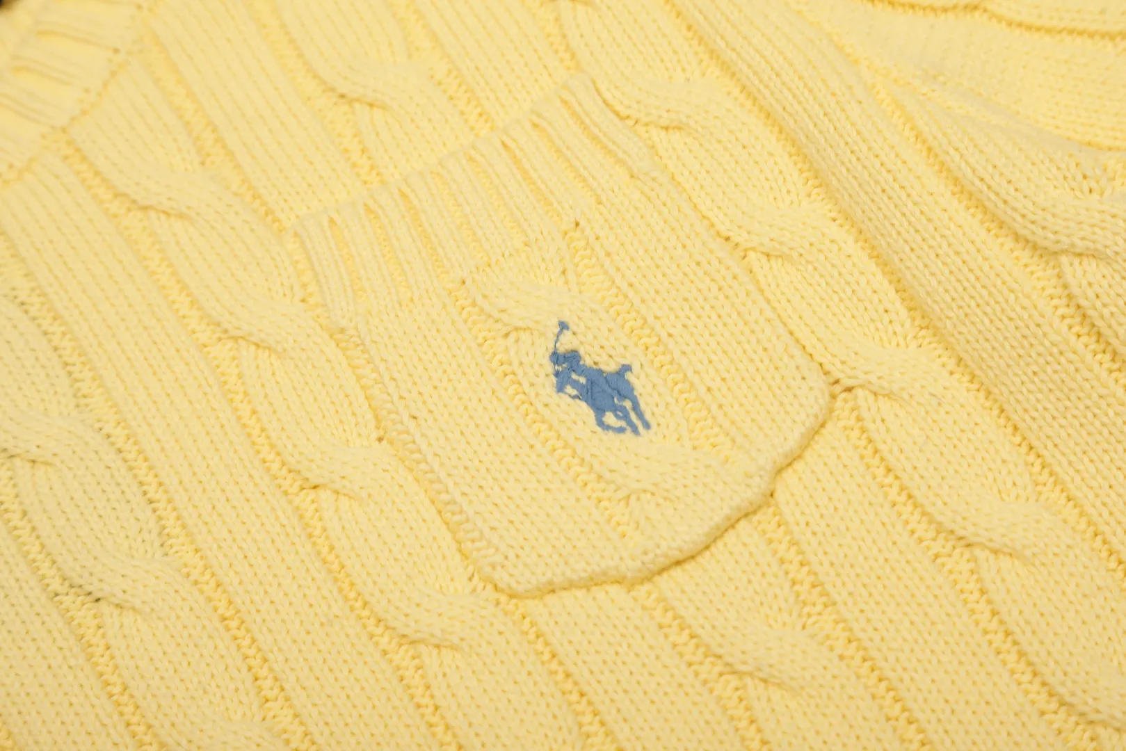 P154 💰 "Top quality" Style number: DS222# (not off the shelves all year round) [Ralph Lauren round neck pocket style solid color pony embroidered logo knitted short sleeves] ✅Ralph Lauren Ralph Lauren classic basic pocket all-match style goddess knitted short sleeves for all seasons ✅Main supplier platform live broadcast Wholesale entity Replenish when out of stock Not off the shelf ✅ZP quality 1:1 version Scan the code to enter the GF website Counter quality ✅Details and quality are the only one in Guangzhou. Imported quality cotton yarn, focusing on high-end, cost-effective, good quality needless to say. ✅The version is restored to the original order. The maximum size can be worn up to 160 pounds. Loose, comfortable and stress-free. ✅The upper body is simple and easy to match. A must-have for goddess ootd. Good-looking clothes are never picky. A must-have in the goddess’ wardrobe. Size: S-XL. Color: White, almond, purple, orange, gray, yellow, black, khaki, pink, navy, rose, green. Chinese red olive green light blue white label light blue blue label
